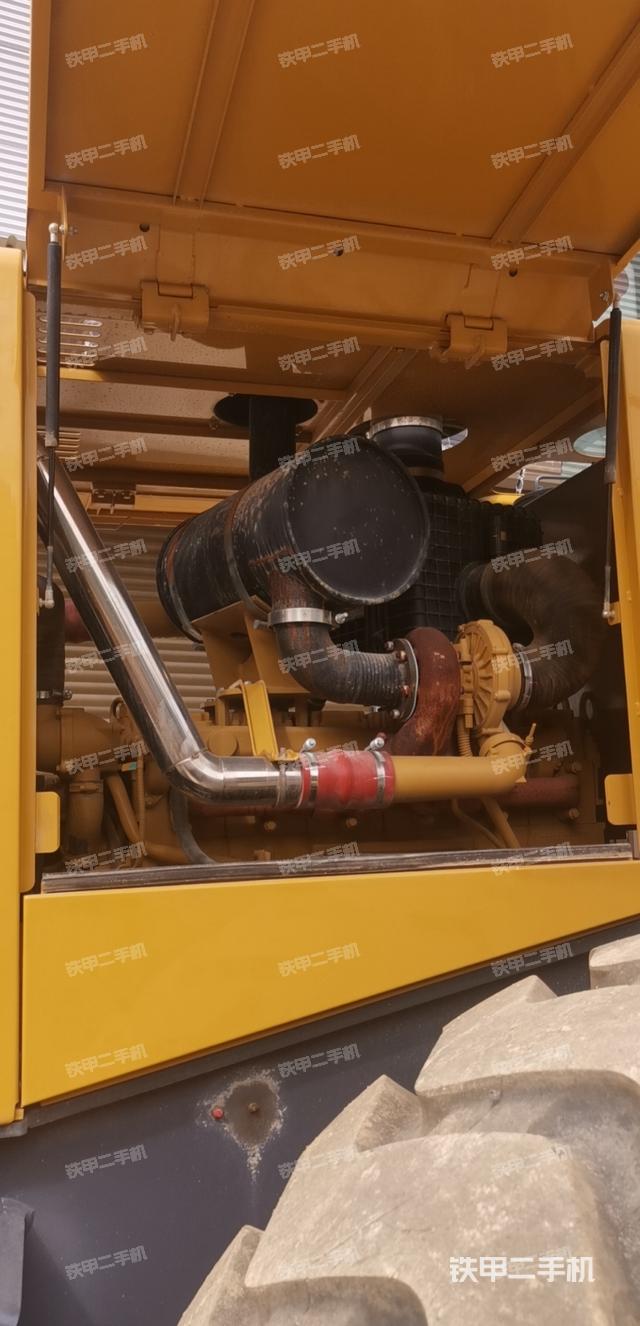 發(fā)動(dòng)機(jī)右側(cè)（整機(jī)外觀及大件）