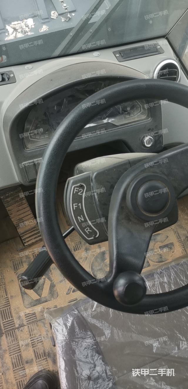 駕駛室操作臺(tái)（整機(jī)外觀及大件）