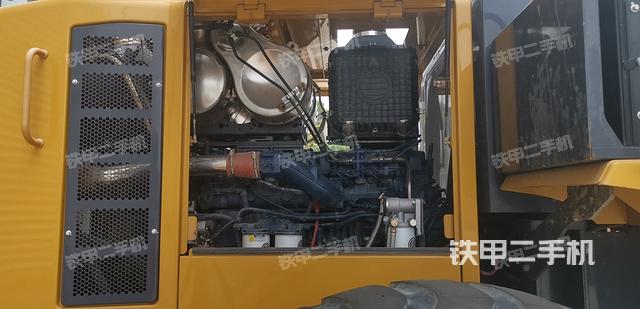 發(fā)動(dòng)機(jī)右側(cè)（整機(jī)外觀及大件）