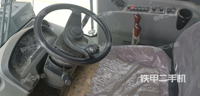 駕駛室工作臺(tái)（整機(jī)外觀及大件）