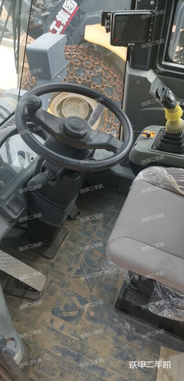 駕駛室工作臺(tái)（整機(jī)外觀及大件）