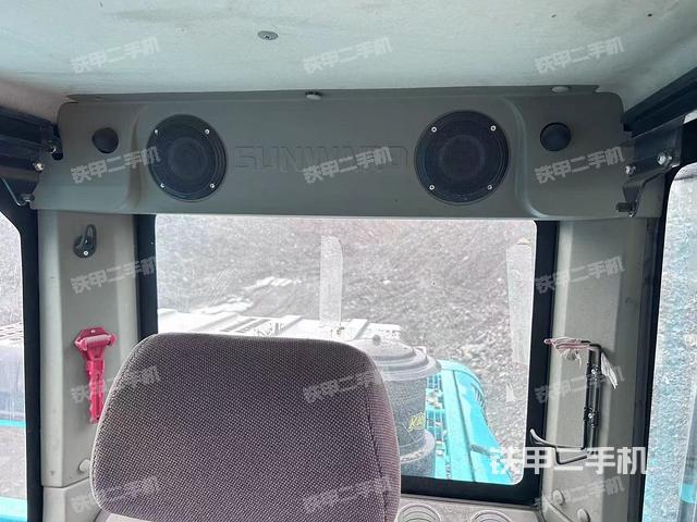 駕駛室頂部（整機(jī)外觀）