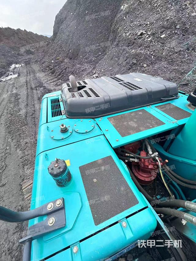 回轉(zhuǎn)馬達(dá)和主控閥（整機(jī)外觀）