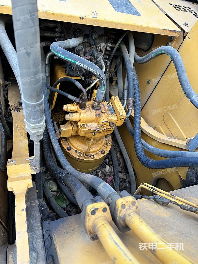 回转马达和主控阀（整机外观）