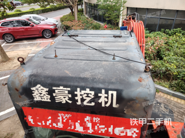 驾驶室顶部（整机外观）