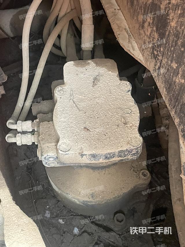 回转马达和主控阀（整机外观）