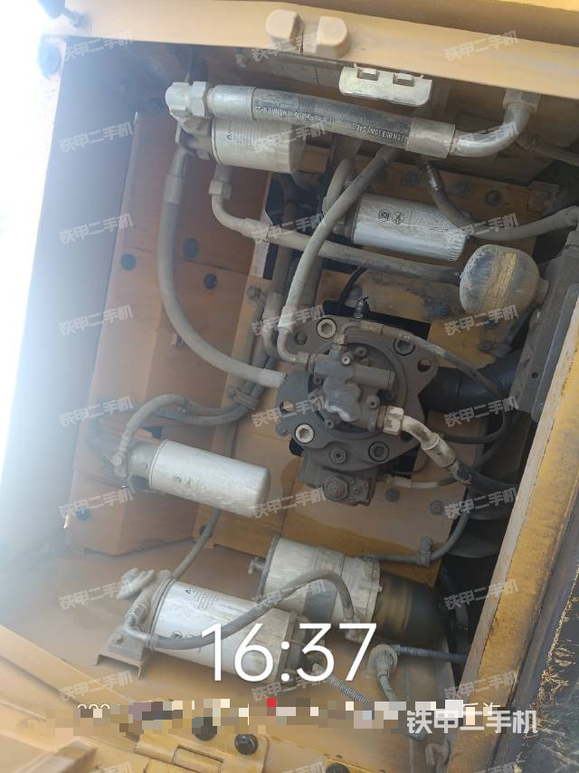 液壓泵艙室正面整體（整機(jī)外觀）