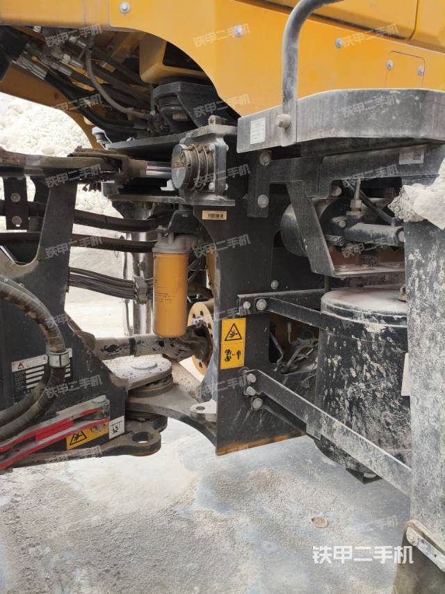 發(fā)動(dòng)機(jī)左側(cè)（整機(jī)外觀及大件）