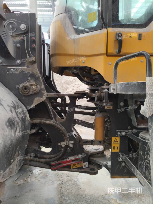 發(fā)動(dòng)機(jī)右側(cè)（整機(jī)外觀及大件）