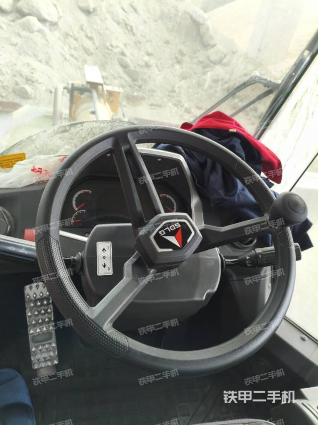 駕駛室操作臺(tái)（整機(jī)外觀及大件）