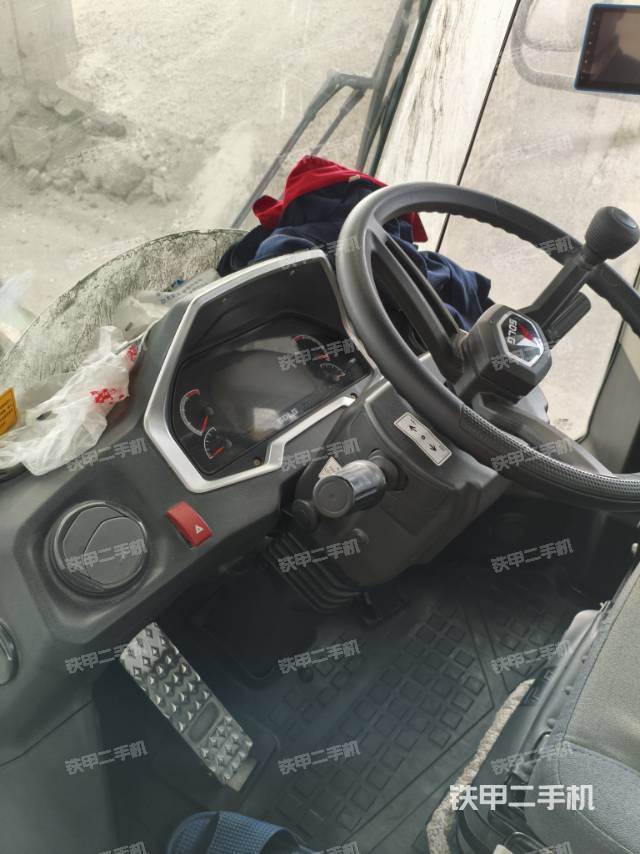 駕駛室工作臺(tái)（整機(jī)外觀及大件）