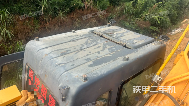 驾驶室顶部（整机外观）