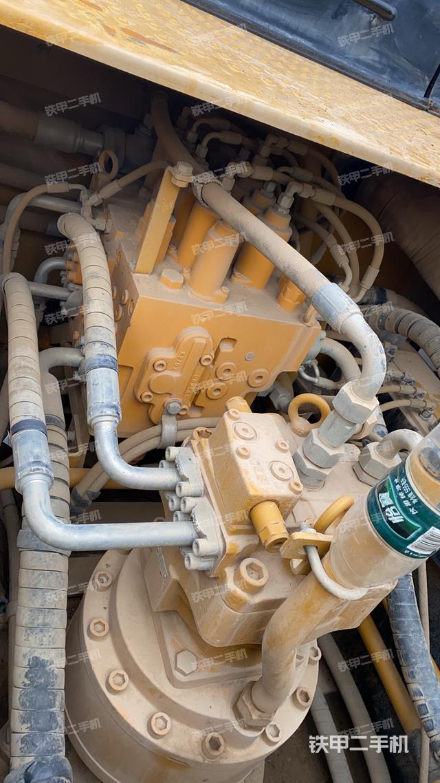 回轉(zhuǎn)馬達和主控閥（整機外觀）