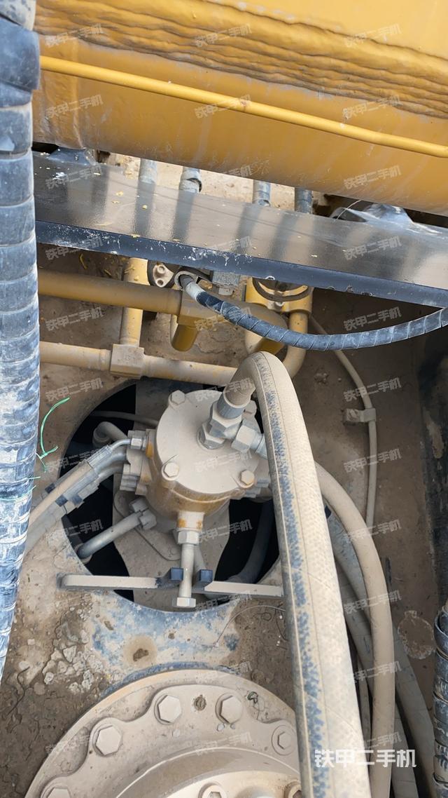 駕駛室頂部（整機外觀）