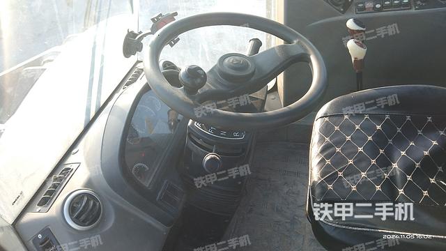 駕駛室工作臺(tái)（整機(jī)外觀及大件）