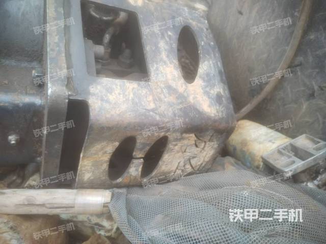 整機右側（設備外觀及核心部件）