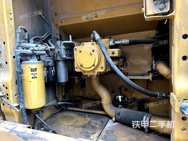 液壓泵艙室正面整體（整機(jī)外觀）