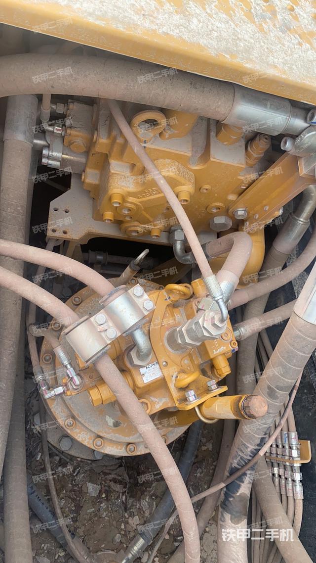 回轉(zhuǎn)馬達(dá)和主控閥（整機(jī)外觀）