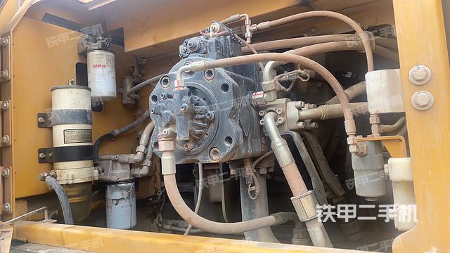 液壓泵艙室正面整體（整機(jī)外觀）