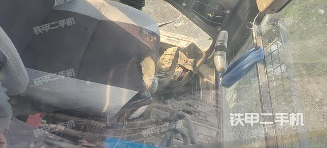 駕駛室整體（整機外觀）