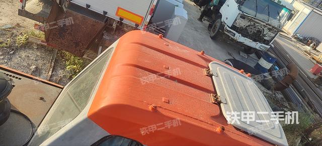 駕駛室頂部（整機外觀）