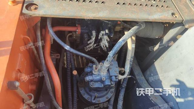 回轉(zhuǎn)馬達和主控閥（整機外觀）