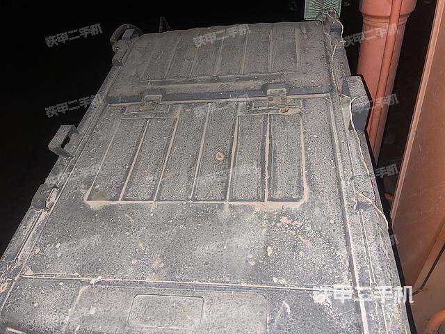 驾驶室顶部（整机外观）