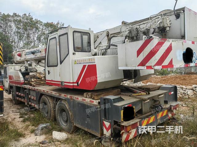 整機右側（設備外觀及核心部件）