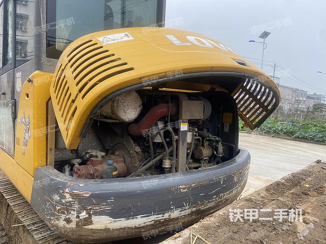 液壓泵艙室正面整體(整機(jī)外觀) 液壓泵艙室正面整體(整機(jī)外觀)
