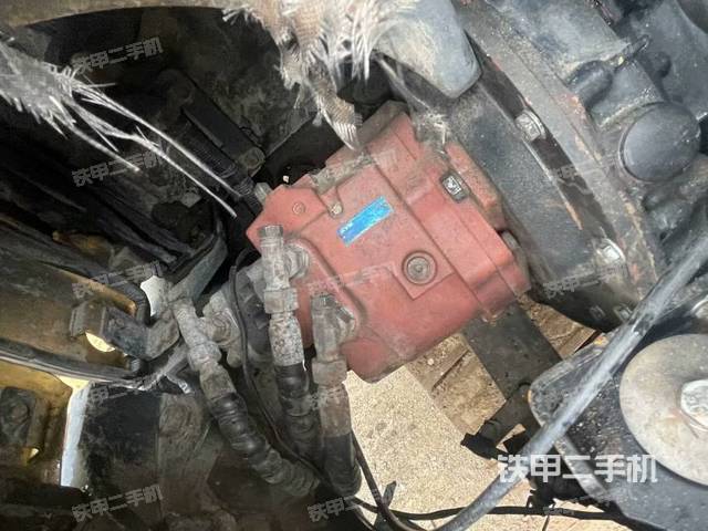 液壓泵艙室正面整體(整機(jī)外觀) 液壓泵艙室正面整體(整機(jī)外觀)