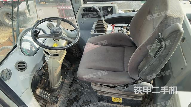 駕駛室工作臺(整機外觀及大件) 駕駛室工作臺(整機外觀及大件)