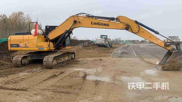 駕駛室頂部（整機外觀）