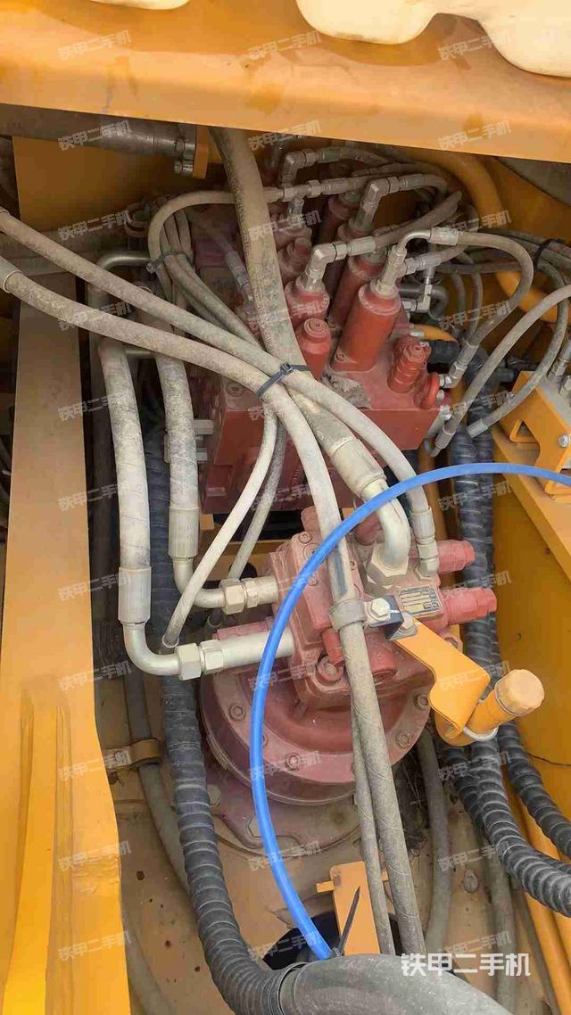 回轉(zhuǎn)馬達和主控閥（整機外觀）