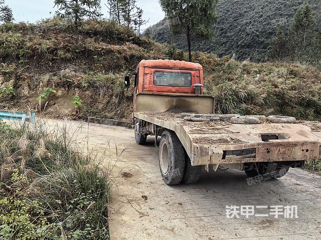 整機右側（設備外觀及核心部件）