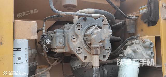 液壓泵艙室正面整體(整機外觀) 液壓泵艙室正面整體(整機外觀)