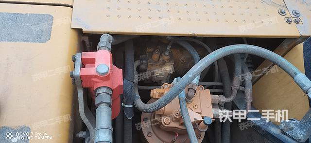 回轉(zhuǎn)馬達(dá)和主控閥(整機外觀) 回轉(zhuǎn)馬達(dá)和主控閥(整機外觀)