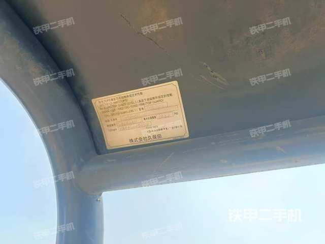 駕駛室頂部(整機外觀) 駕駛室頂部(整機外觀)