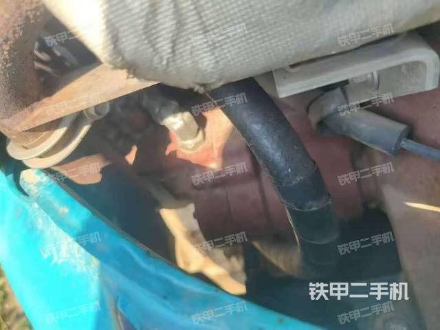 液壓泵艙室正面整體(整機外觀) 液壓泵艙室正面整體(整機外觀)