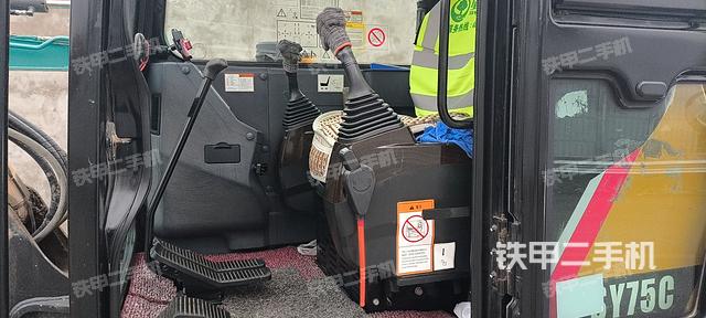 駕駛室整體（整機(jī)外觀）