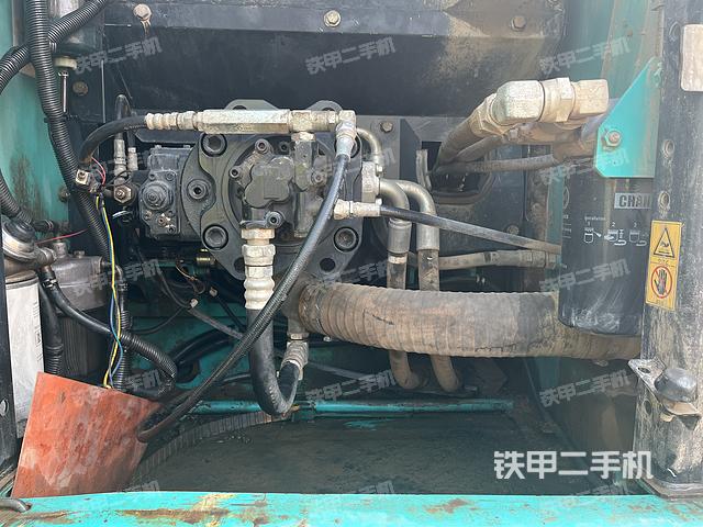 液壓泵艙室正面整體(整機(jī)外觀) 液壓泵艙室正面整體(整機(jī)外觀)