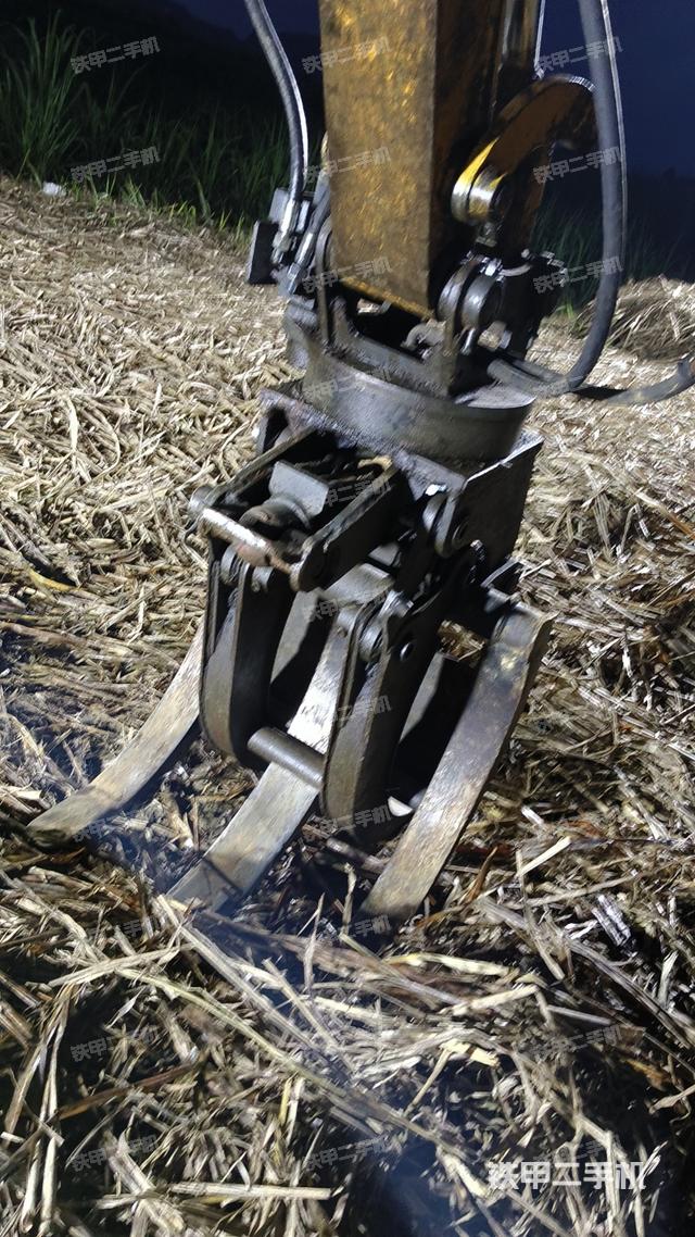 駕駛室整體(整機(jī)外觀) 駕駛室整體(整機(jī)外觀)