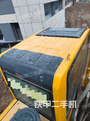 駕駛室頂部(整機(jī)外觀) 駕駛室頂部(整機(jī)外觀)