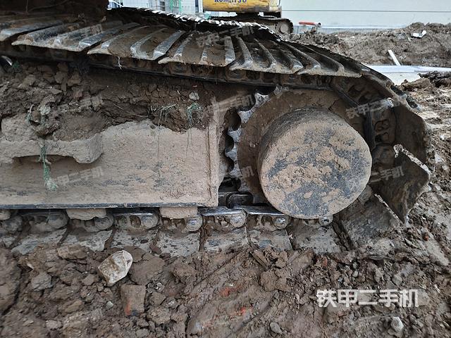 單側(cè)履帶整體(整機(jī)外觀) 單側(cè)履帶整體(整機(jī)外觀)