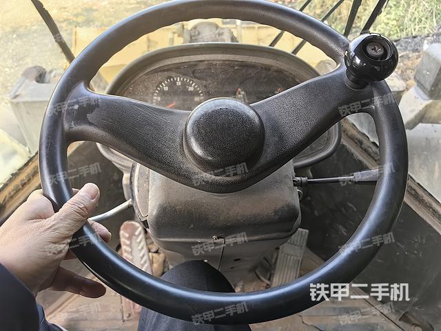駕駛室操作臺(整機(jī)外觀及大件) 駕駛室操作臺(整機(jī)外觀及大件)