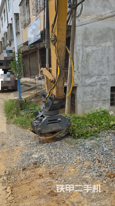 駕駛室頂部（整機外觀）