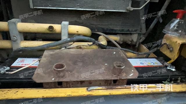 駕駛室頂部（整機外觀）