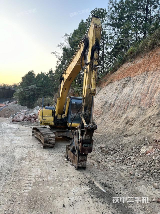 駕駛室整體（整機外觀）