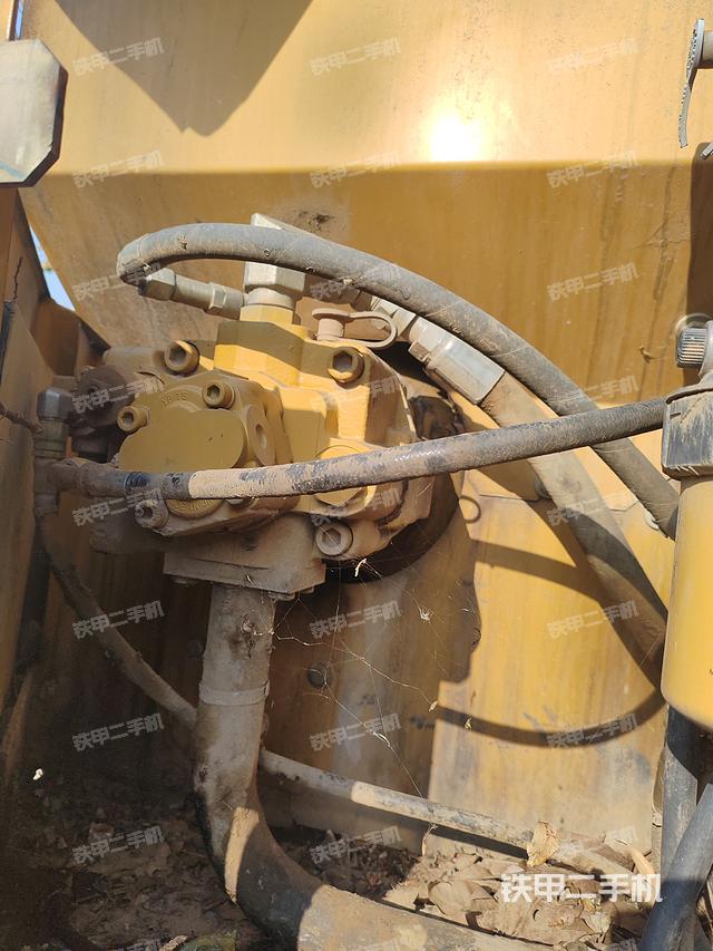 液壓泵艙室正面整體（整機(jī)外觀）