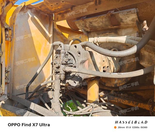 液压泵舱室正面整体（整机外观）