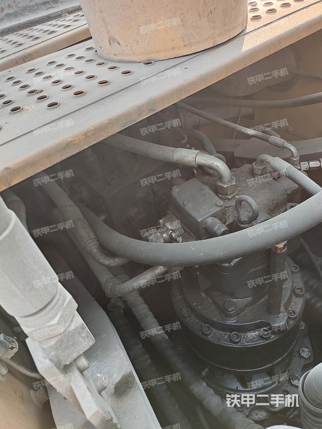 駕駛室頂部（整機外觀）